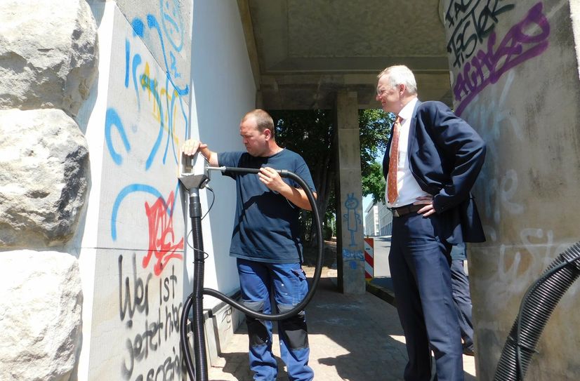 Bürgermeister Detlef Sittel will nicht mehr hinnehmen, dass Dresden immer mehr verschandelt wird.