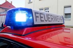 Der Höhenrettungsdienst der Feuerwehr konnte die Frau vom Strommast holen.
