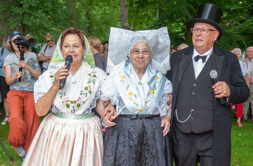Marga Morgenstern (Mitte) mit den beiden Moderatoren der Veranstaltung Marlene Jedro und Manfred Kliche.
