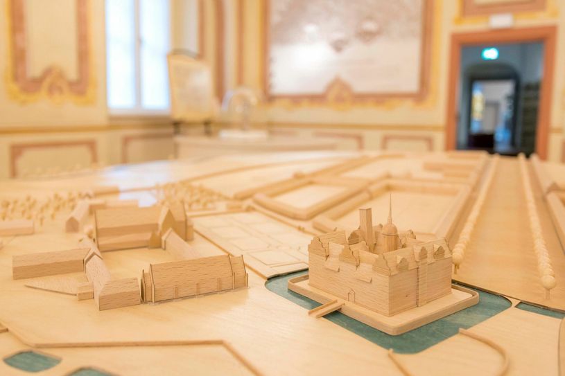 Dem Wirken des Adels in der Niederlausitz geht der Historiker Vinzenz Czech nach und wird dabei sicher auch die Stadtgründung Doberlugs durch den Sachsen-Merseburger Herzog Christian I. thematisieren. Ein Modell der Stadt im frühen 18. Jahrhundert ist in der Dauerausstellung zu sehen. Foto: LKEE/Franke