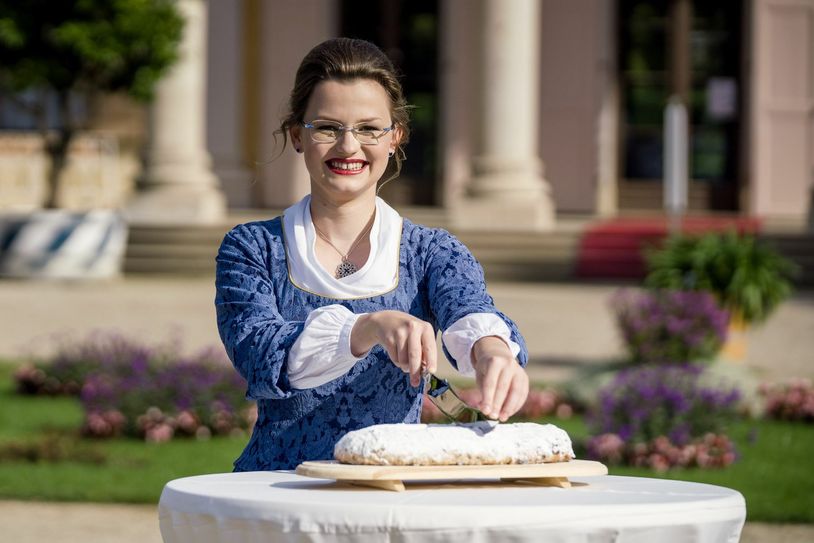 Johanna Meitzner hatte gestern (8. Oktober) ihren ersten großen Auftritt in Pillnitz. Foto: Schutzverband Dresdner Stollen e.V. Michael Schmidt