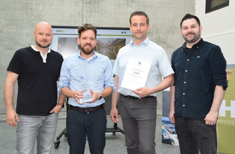 Das Team aus Denny Kuckei, Robert Böhme, Christian Hoffmann und Tom Glombik (v.l.)  freuen sich über den Dresdener Marketingpreis.