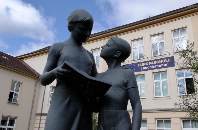 Die Europaschule wird in Freifrau-von-Löwendal-Grundschule-Europaschule- umbenannt.