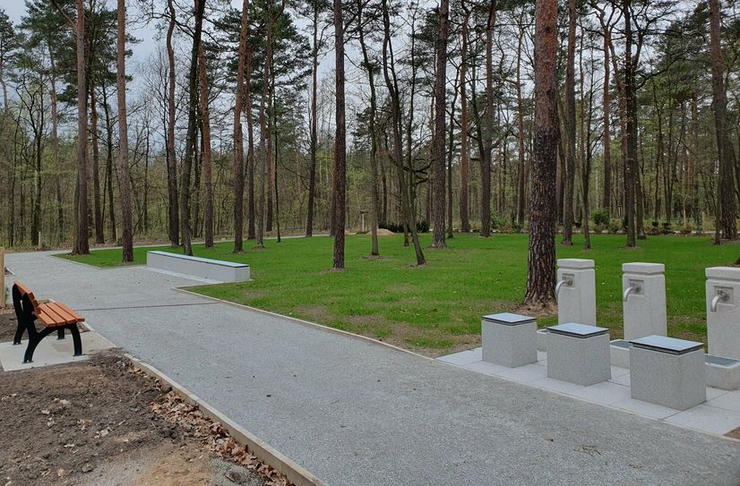Zu den Besonderheiten der neuen Grabanlage zählen die Ausrichtung der Gräber nach Mekka, ein Tisch zur Aufbahrung während der Verabschiedungszeremonie und drei Wasserstellen für rituelle Waschungen.