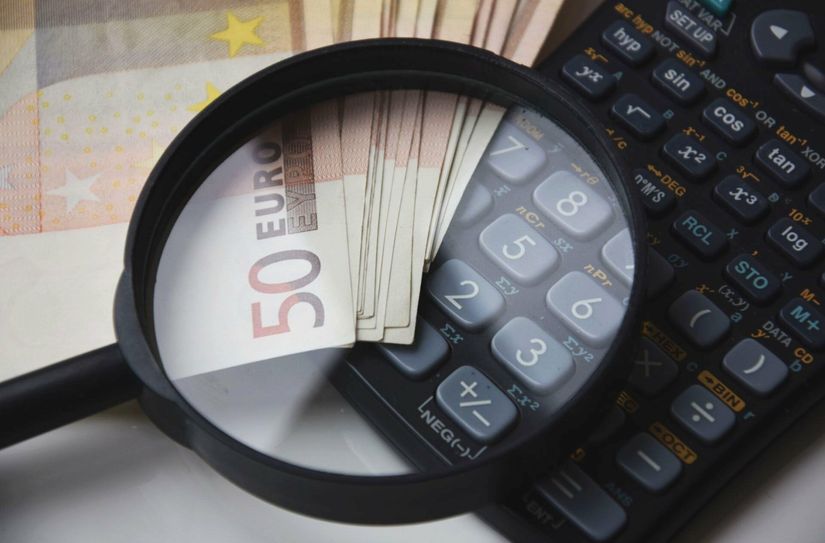 Der Blick auf die Finanzen macht im Kreis gerade wenig Freude, zu groß ist das Loch im Kreishaushalt.