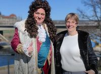 WochenKurier-Reporterin Birgit Branczeisz erreichte mit ihrer Berichterstattung zum Einsturz der Dresdner Carolabrücke nicht nur Platz 2 in der Wertungskategorie "Beste journalistische Leistung". Mit dem dazugehörigen Präsentationsvideo räumte sie - gemeinsam mit August dem Starken - in der Live-Abstimmung den begehrten Publikums-Preis ab.
