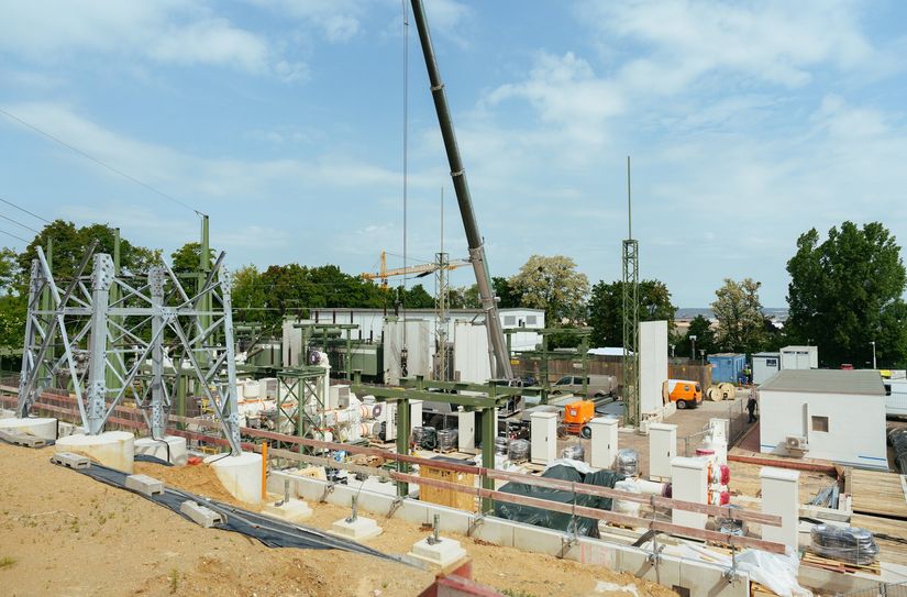 SachsenNetze verstärkt und modernisiert das Umspannwerk in Dresden-Räcknitz.