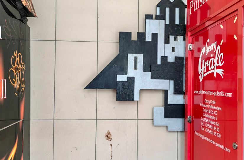 So soll es nicht sein: Imbissbuden verstellen die früheren Kunstwerke.
