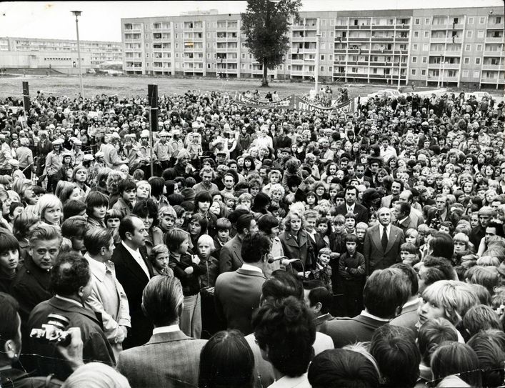 Rund Tausend Besucher waren bei der Eröffnung der Volksschwimmhalle dabei. Foto: AG Zeitgeschichte Lübbenau