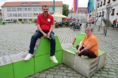 Sie gründeten die IG Kinderferien mit und engagieren sich heute immer noch: Vorsitzender Hans-Günter Möller und seine Ehefrau Beate. Hier auf dem Marktplatz fanden auch die jüngsten Ferienspiele statt. Silke Richter