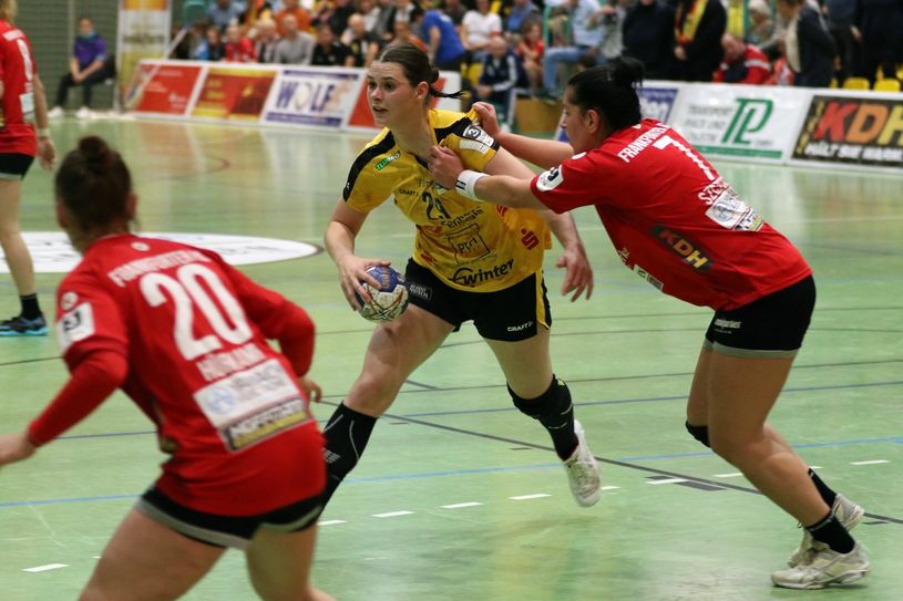 Tammy Kreibich im Zweikampf Foto: Heiko Nühse