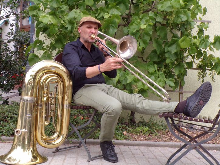 Michael Winkler in seinem Element. Der Vollblutmusiker ist seit 2019 Mitgesellschafter des Dresdner FriedrichstaTT Palast (früher Breschke & Schuch). Foto: Jancke