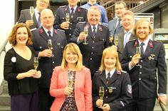 Mitglieder der Freiwilligen Feuerwehr Radebeul, des THW und des Deutschen Roten Kreuzes wurden für ihre ehrenamtlichen Leistungen von Oberbürgermeister Bert Wendsche beim Neujahrsempfang ausgezeichnet. Foto: Lindackers
