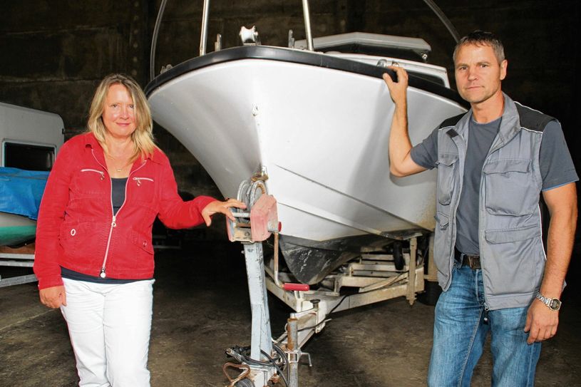 Ein „Prototyp“ steht schon in der Halle. Für Claudia Mönch und Roland Nuck (v.l.) der Aufbruch in ein touristisches Zeitalter.                                                                              Foto: wit