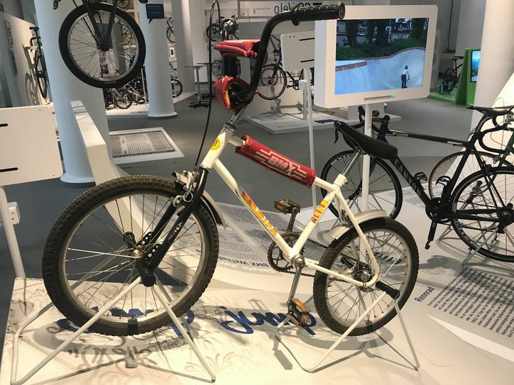 BMX-Boom in den 80ern: Auch die DDR hatte auf den westlichen Trend reagiert. MIFA brachte ab 1988 ein eigenes BMX Rad raus.