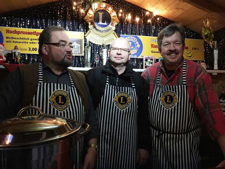 Die Lions Mario Bielig, Matthias Becker und Stephan Trutschler beim Schlossadvent in Freital. Foto: PR