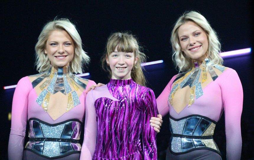 Valentina und Cheyenne Pahde mit der zehnjährigen Alexa Gahrig, die bei der Samstag-Show ihren bis jetzt größten Auftritt feierte. Fotos: Büttner