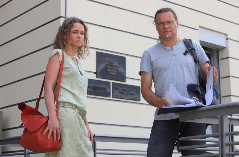Silvia Silbermann (li.) und Eric Frank haben Kinder an der Grundschule in Berggießhübel. Sie klagen zusammen mit einer ganzen Reihe an Eltern gegen die WLAN-Anlage der Schule.