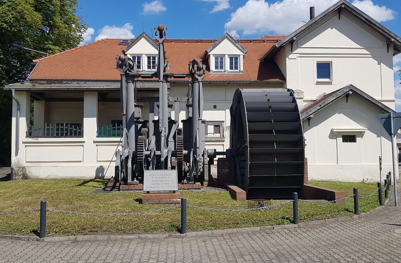 Die Balancier-Zylinder-Gebläsemaschine in der Hüttenstraße in Lauchhammer-Ost hat jetzt eine neue Einfriedung.