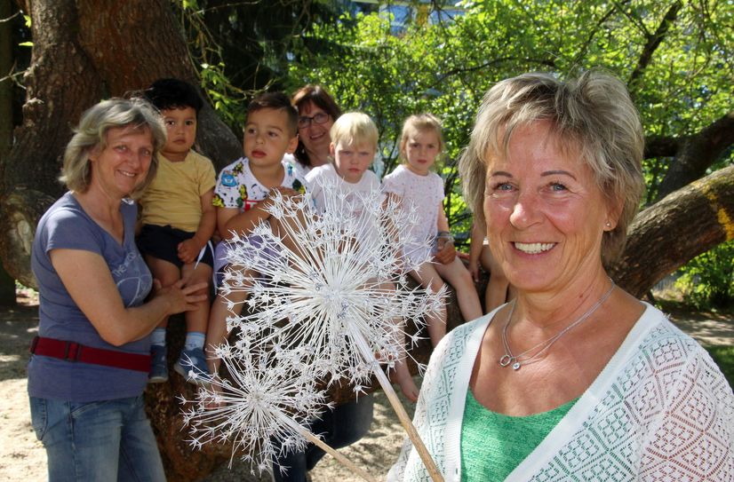 Karin Wagner (rechts) sieht ihrem Abschied in der Kita »Pusteblume« mit einem weinenden und einem lachenden Auge entgegen.