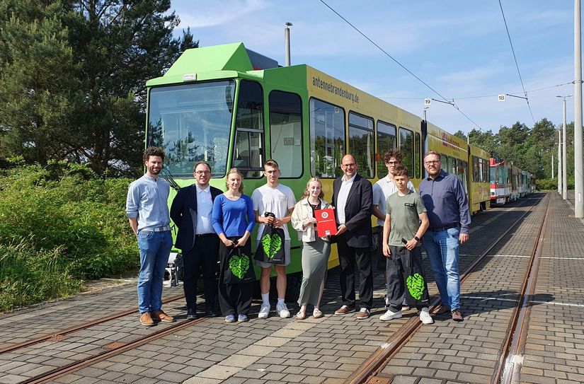 V.l.: Rico Metschke, Sten Marquaß, Julie Kempe, Leon Resag, Luisa Hering, Ralf Thalmann, Ayven Gensch, Johann Marko, Tim Krings