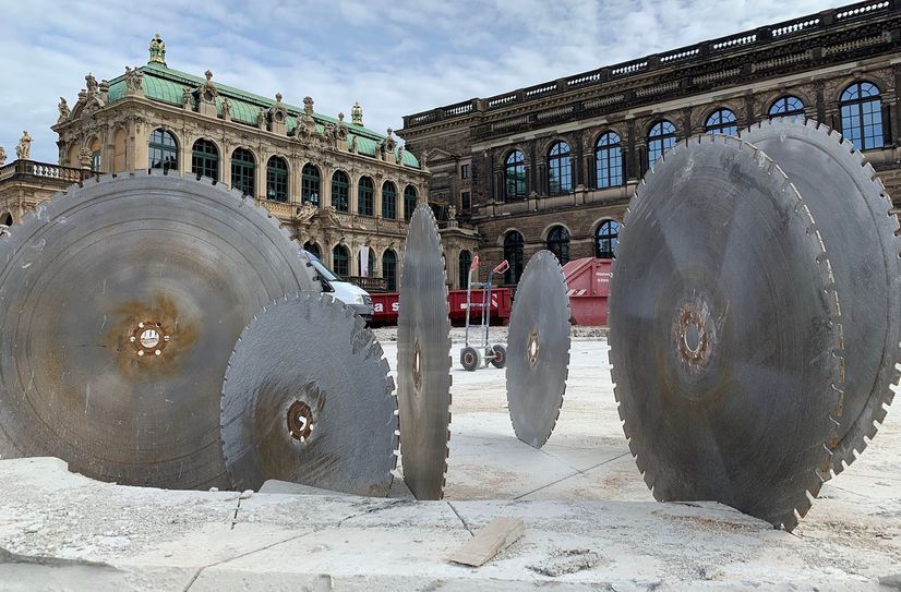 Erster Gartenspaziergang, Bauarbeiten im Dresdner Zwinger.
