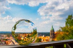 Pirna durch die Kugel betrachtet – Fotokunst von Peter Schomanek.