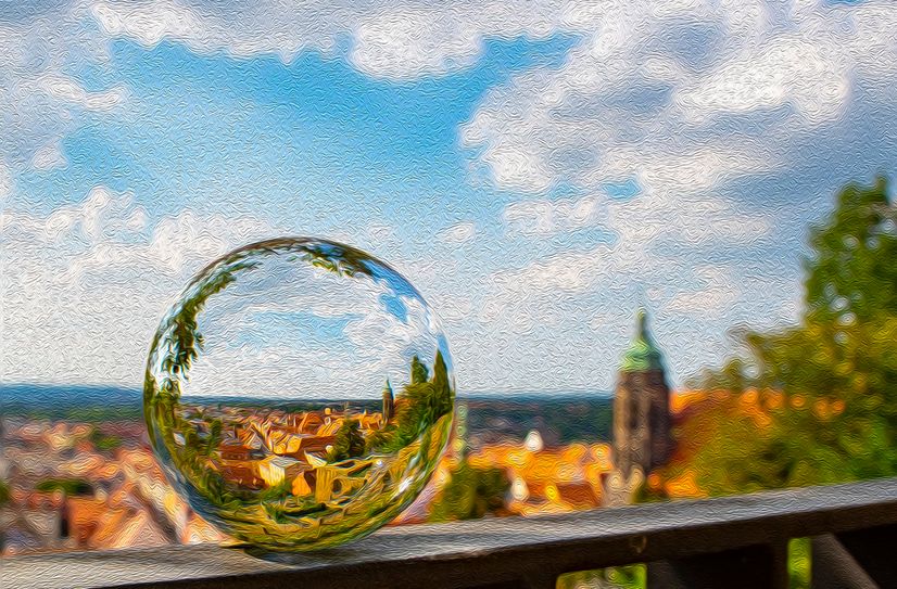 Pirna durch die Kugel betrachtet – Fotokunst von Peter Schomanek.