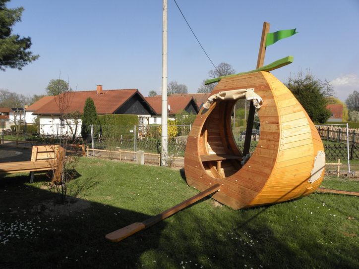 Eine der bekanntesten Arbeiten von Björn Enders: Der Kürbisspielplatz in Ludwigsdorf. Foto: Holzwerk