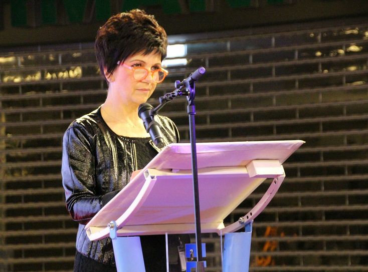 Die Laudatio für Annett Sebastian hielt Simone Saloßnick (Mutperlenprojekt). Foto: Büttner