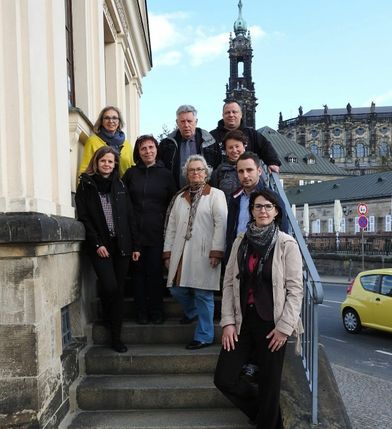 Die WochenKurier-Verlagsleiter Sina Häse und Torsten Berge (li. und re.) mit den Titelträgern Alexander Siebecke und Annett Sebastian (mitte). Foto: Büttner