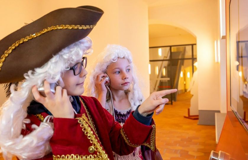 Die vergnügliche Zeitreise im Museum Mühlberg 1547 führt auf Schatzsuche im Mühlberg des Jahres 1547.