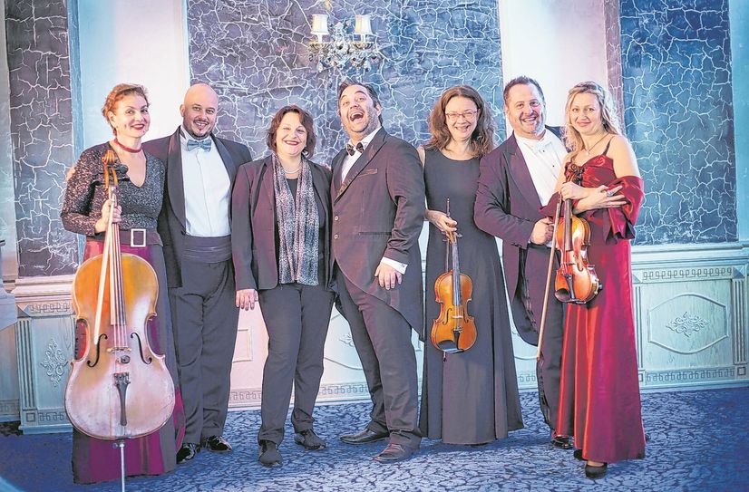 Die »Himmlischen Tenöre« mit ihren musikalischen Begleitern.