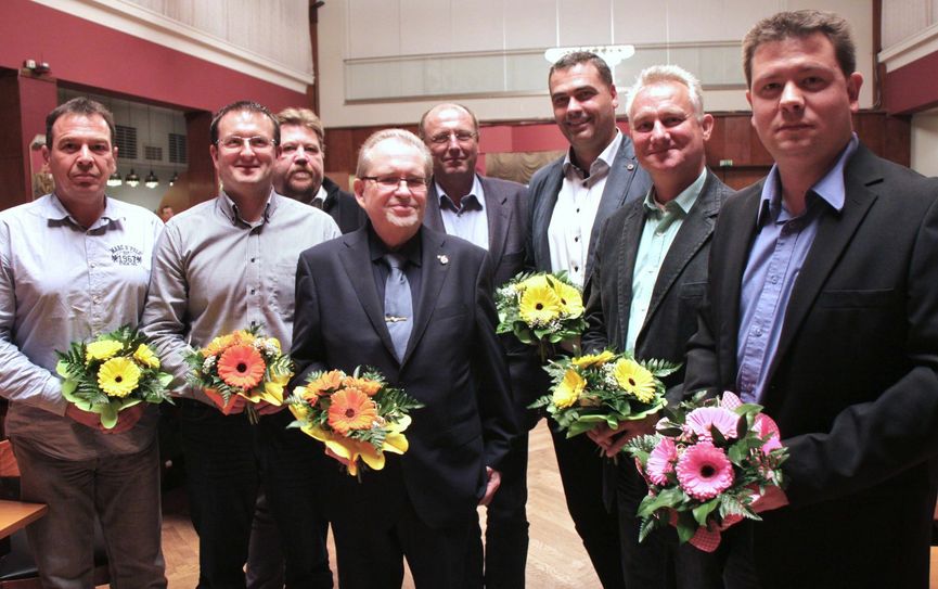 Der wieder gewählte Vorstand des Kreissportbundes Elbe-Elster mit Detlev Leissner (vorn Mitte) als Vorsitzender und Andreas Schönert, Sebastian Schulz, Alf Richter, Edgar Buchwald, Falko Reichert, Jens Runge und Uwe Schadock.