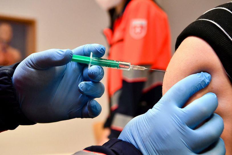 Im Kampf gegen das Virus: Impfungen sollen die Corona-Pandemie eindämmen und wieder ein normales Leben ermöglichen. Foto: Malteser