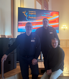 CKM-Fördervereinsvorsitzender Oliver Ringwelski (l.), CKM-Ensemblemanager Ronny Schröter (hinten) und Guido Simmen, Präsident vom Europ. Jugend Musical Verband (EJMV).