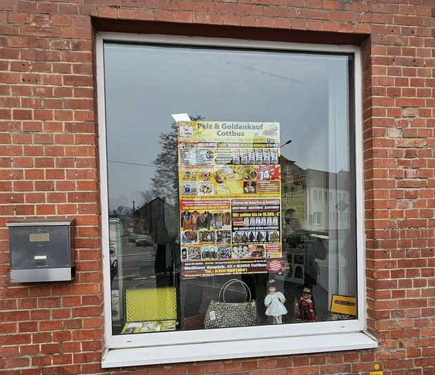 Einsatzkräfte von Ordnungsamt und Polizei haben am Montag in Cottbus einen illegalen Ankauf von Wertgegenständen unterbunden.