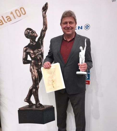 Bischofswerdas Oberbürgermeister Prof. Dr. Holm Große mit der Auszeichnung.