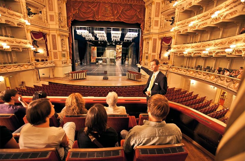 Ein ganz besonderer Blick hinter die Kulissen der Semperoper.