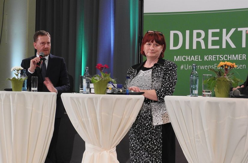 Ministerpräsident Michael Kretschmer (li.) lud zu einem Bürgerdialog nach 
Dippoldiswalde ein, der von der Oberbürgermeisterin Kerstin Körner (re.) moderiert 
worden ist.