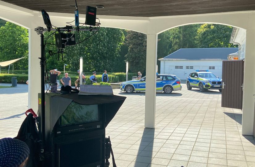 Film-Crew bei der Arbeit im Freibad-Bereich des Geibeltbades Pirna.