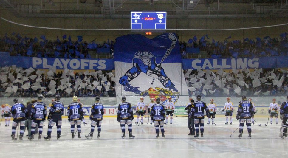 Viel Arbeit der Fans steckte in der Choreo "Playoffs Calling".