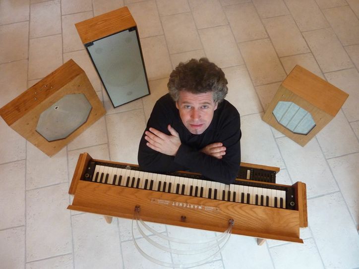 Der auf seltene Instrumente spezialisierte Musiker Thomas Bloch. Foto: GHT Görlitz-Zittau
