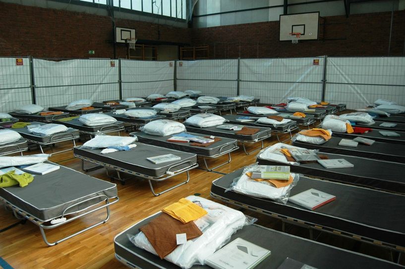 Der anhaltende Zustrom von Flüchtlingen stellt die Stadt vor großer Herausforderungen. Da weitere Turnhallen nicht als Notunterkunft genutzt werden sollen, werden nun Wohnsiedlungen in Leichtbauweise errichtet. Foto: Pohl