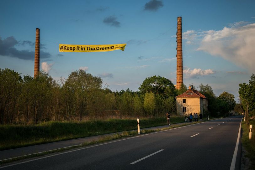 Kletteraktion von Umweltaktivisten am Rande des Tagebau Welzow-Süd I. Foto: Greenpeace