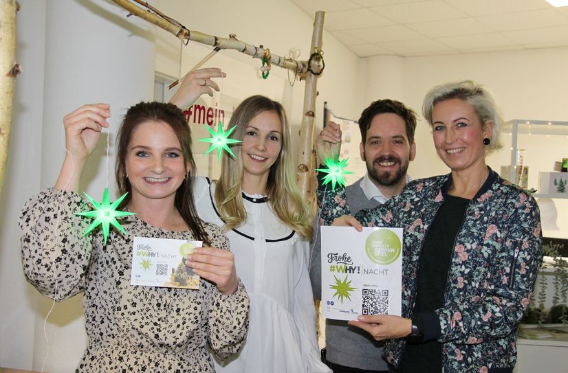 Carolin Gropler, Belinda Grellmann, Robert Böhme und Anja Hillmann (v.l.) präsentieren die grünen Sterne, die derzeit im Stadtbild eine größere Rolle spielen.