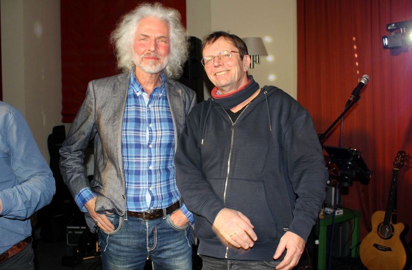 Die Moderatoren Stefan Vogl und Thomas Morgenroth führen mit Sachkenntnis und Humor durch den Abend.