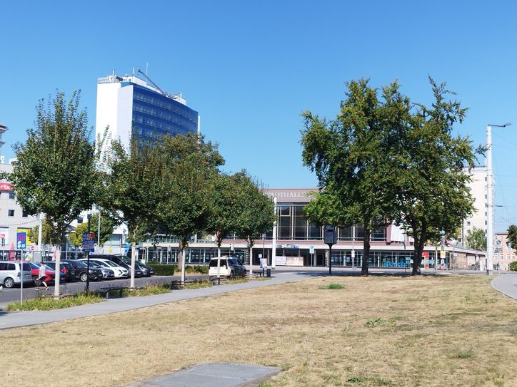 Die zweite Ausgabe der Willkommensparty KLEB A SOL au dem Stadthallenvorplatz.