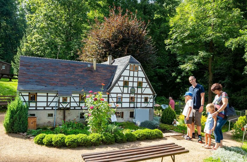 Geöffnet ist von April bis Oktober an jedem 1. Sonntag von 11 bis 15.00 Uhr. Der Eintritt sei wie bisher frei.