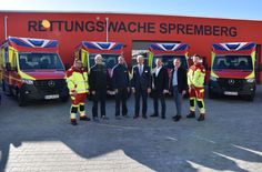 Vier neue Rettungstransportwagen wurden am 18. März von Landrat Harald Altekrüger an den Rettungsdienst Spree-Neiße übergeben.